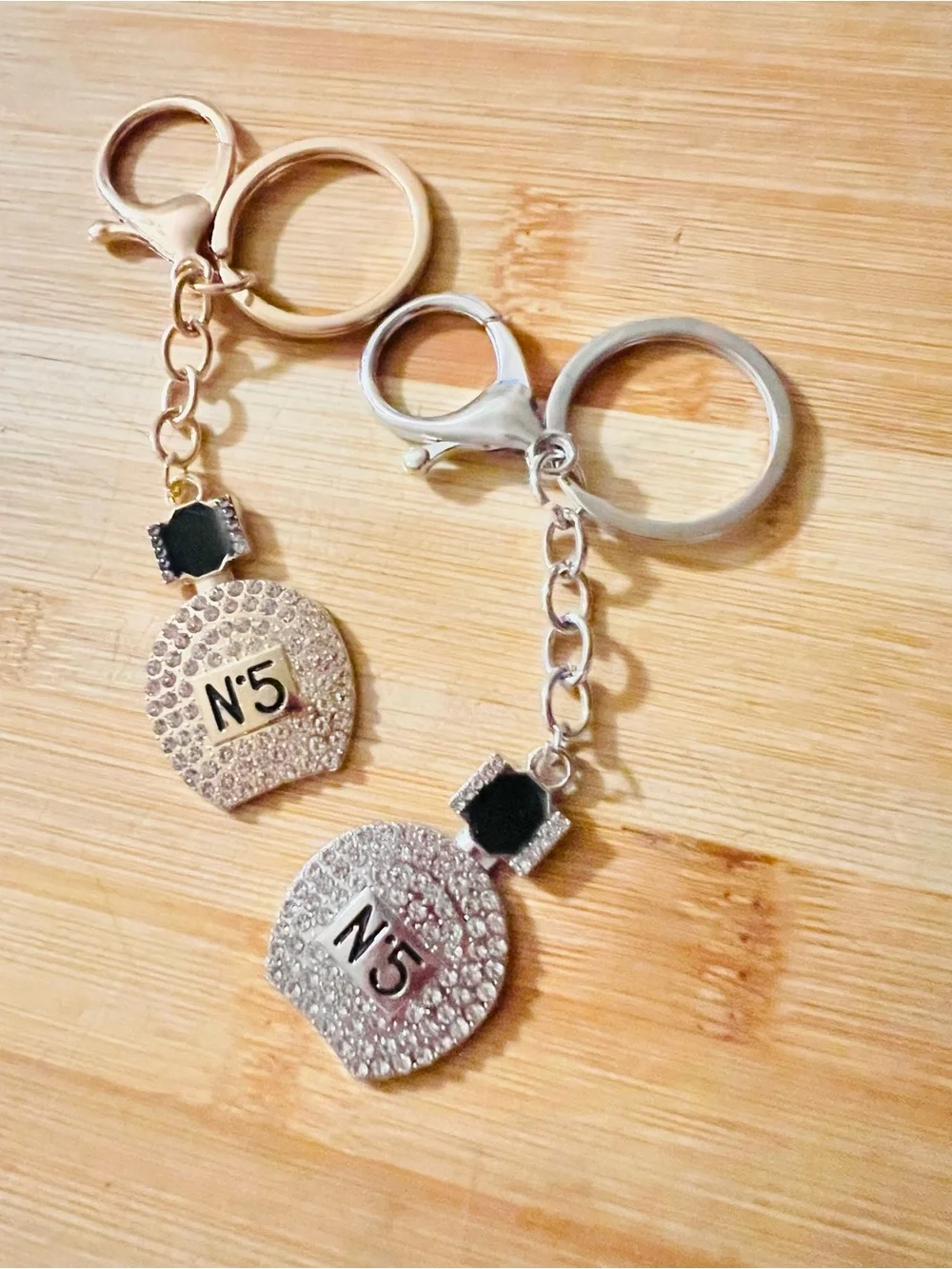 Fashion Jewelry Gold and Silver N°5 Crystal Keychain Set